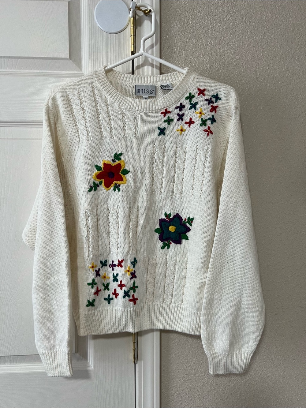 Vintage RUSS Floral Embroidered Cable Knit Sweater White Women’s Large